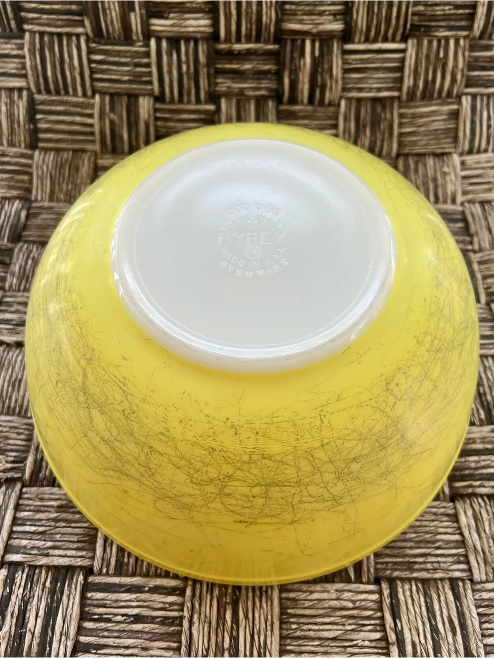 Vintage 4 Quart Pyrex Yellow Mixing Bowl